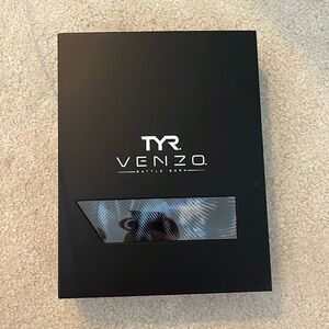 TYR Venzo Size 24